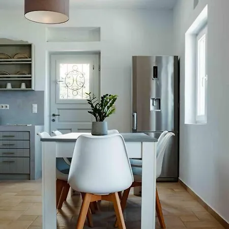 Sea And Sun L * 迈洛波塔斯